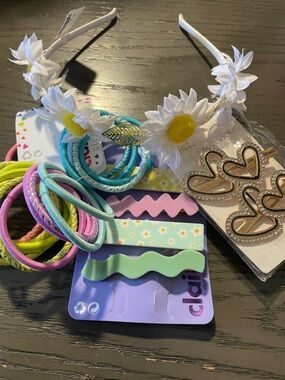 Claire's White Daisy Headband with Pastel Hair Clips & Elastics